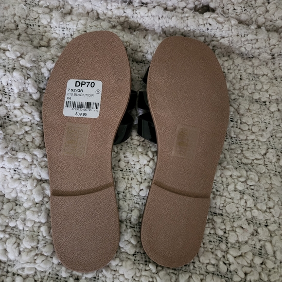 Le Chateau shiny black flat slides sandals. New - Picture 3 of 5